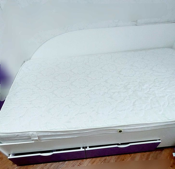 Продается кровать полутора спальная с матрасом