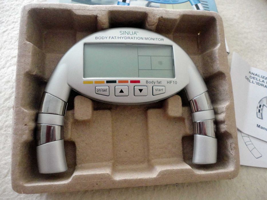 Aparat de monitorizare a grasimilor si hidratarii din organism