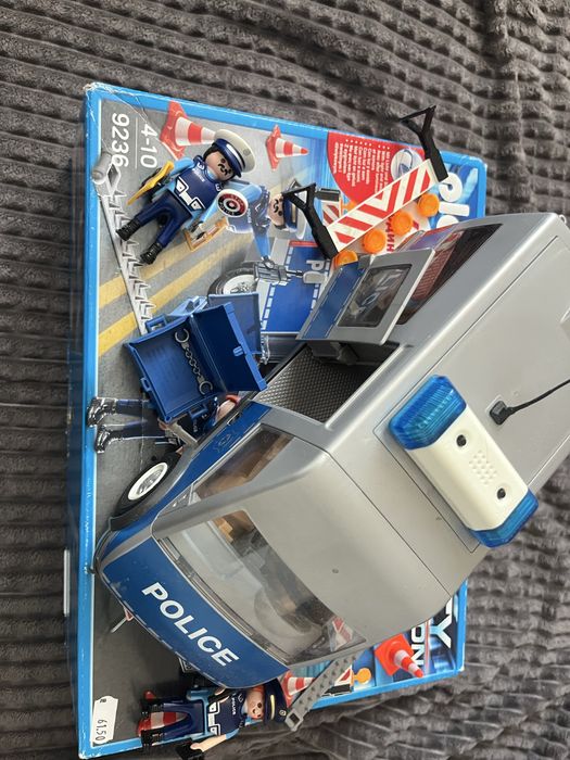 Полицейски бус на Playmobile
