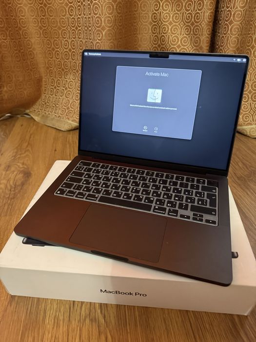 Продам Макбук Apple pro