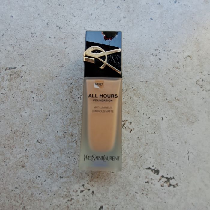 Fond de ten Yves Saint Laurent