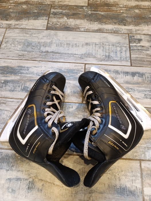 Хоккейные коньки