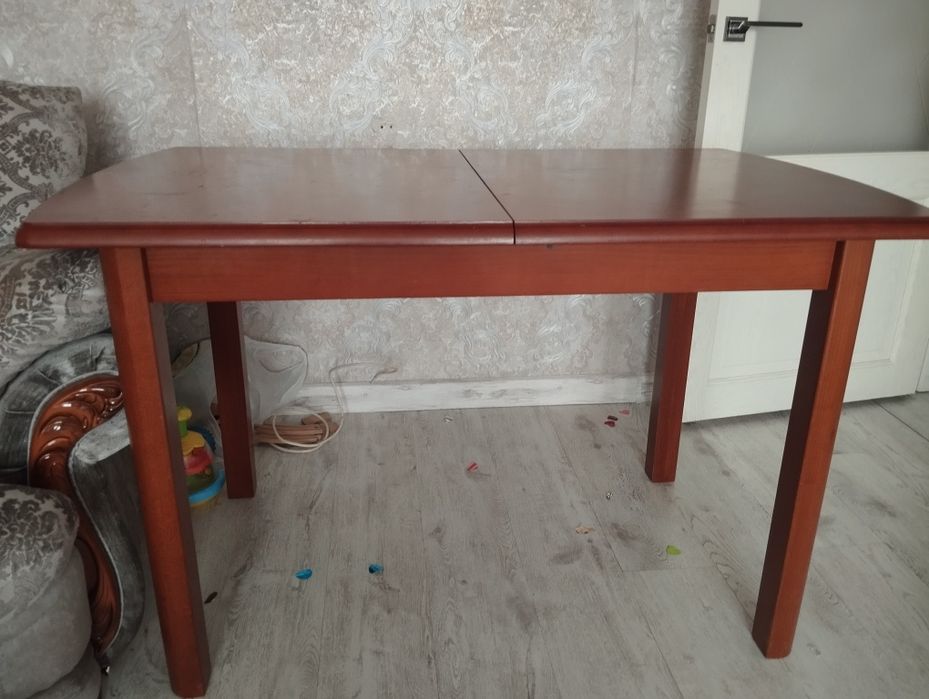 Продам хороший стол