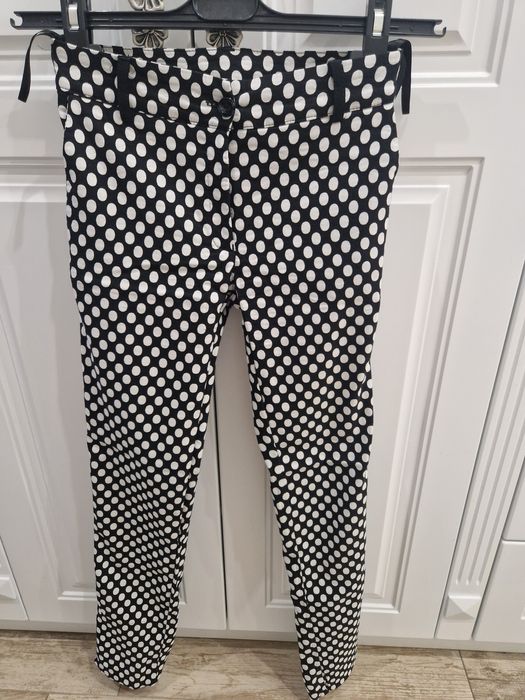 Lucy Fashion - Елегантен панталон на точки черно с бяло