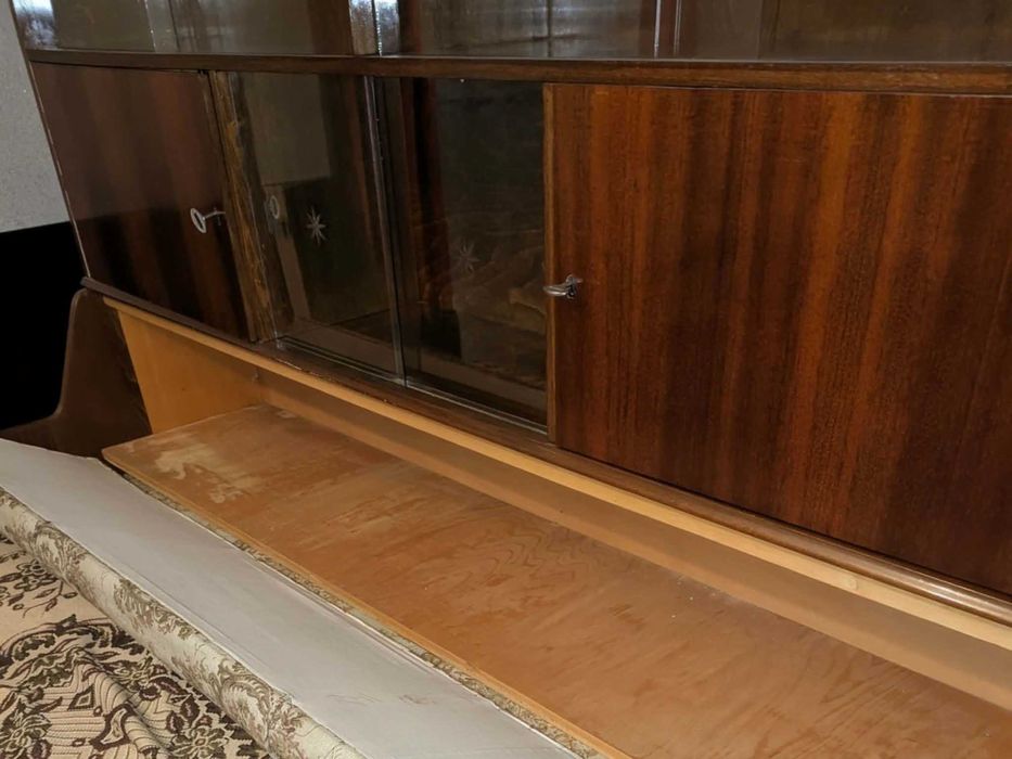 Pat extensibil /Recamieră/canapea, lemn, cu biblioteca si depozitare.