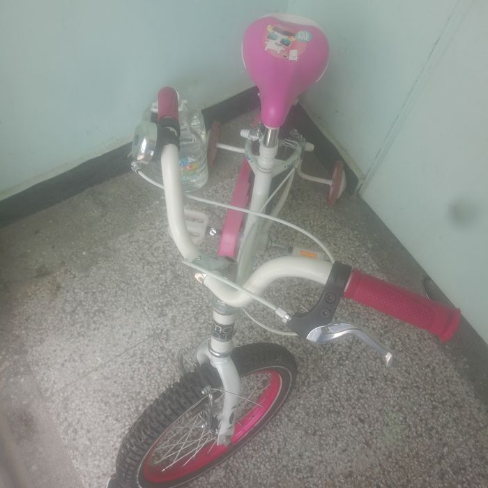 Детско колело Монстер за момиче ,запазено ,карано е двайсетина пъти,ли