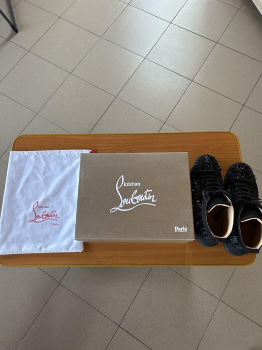 Vand Louboutin.