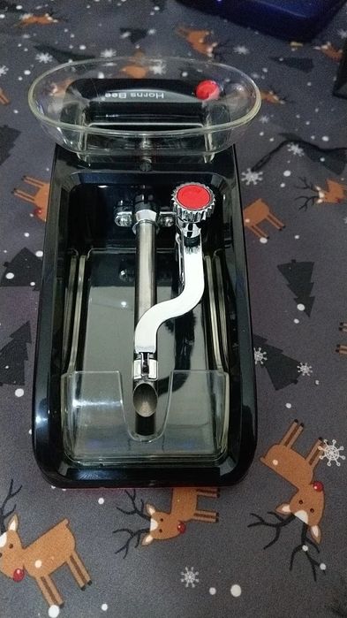 Aparat pentru înfășurat țigări.