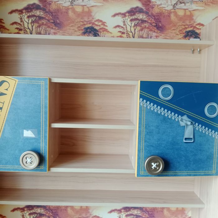 Школьный стол с полками