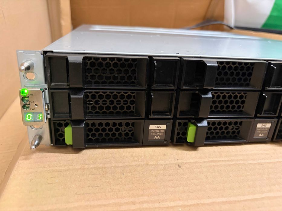 Fujitsu Eternus DX80/90 S2 DE 12x 3.5" SAS Storage сторидж