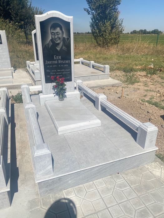 Изготавливаем на заказ памятники из мрамора и портреты ручной работы