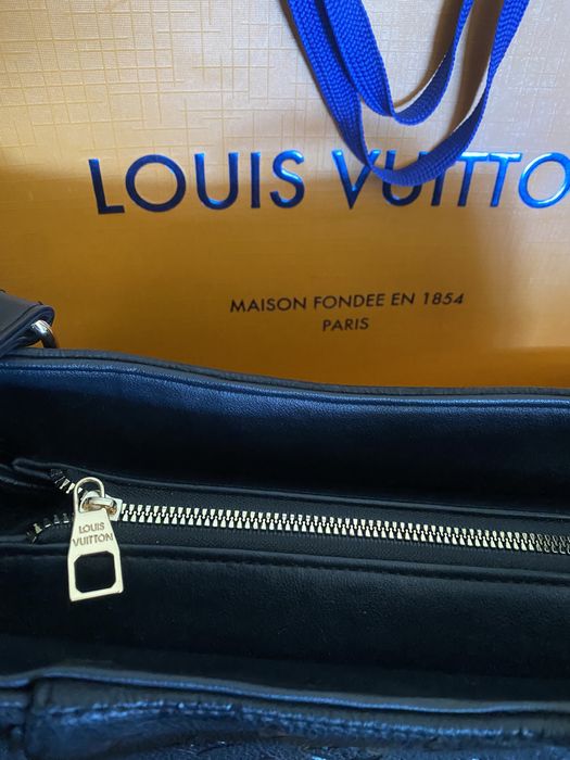 Eșarfă din mătase 100%.LV ; Geantă mare LV