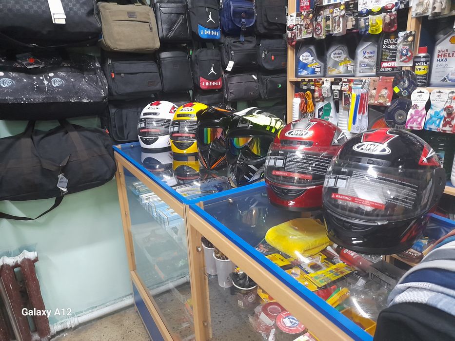 Продаются каски ,мото каски