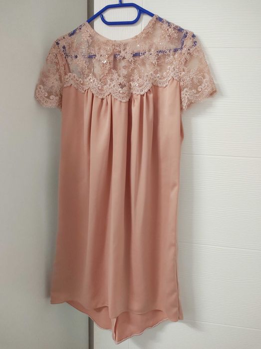 Vand rochie roz cu dantela