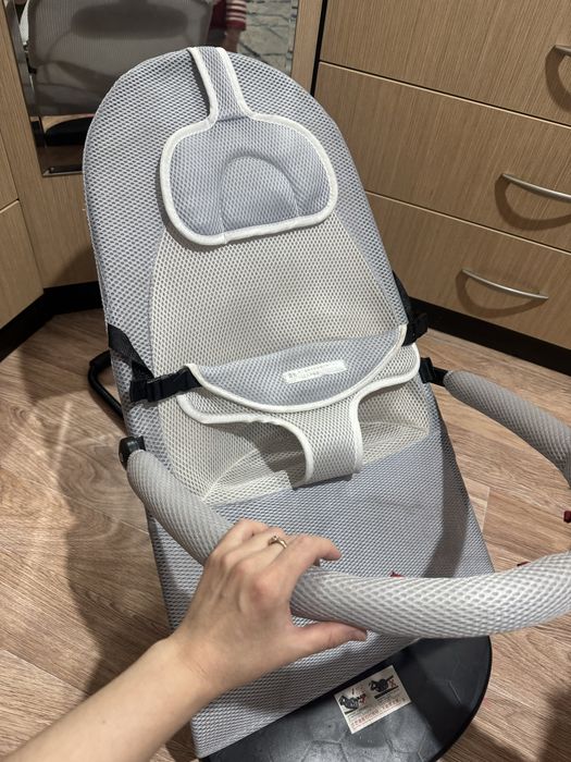 Продам шезлонг, очень удобный помощник для мамы