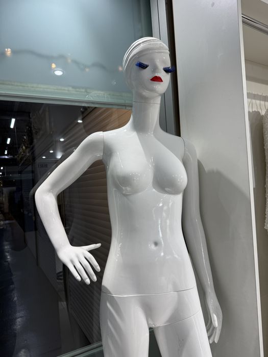 Манекен для магазина