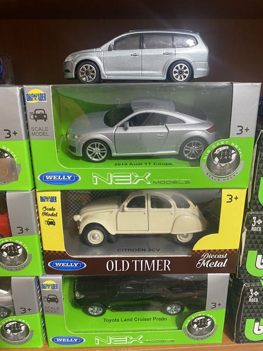 Метални колички Burago/Welly