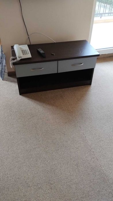 Маса с 4 стола,портманто,шкаф,спалня,дивани тройка,двойка,холна маса