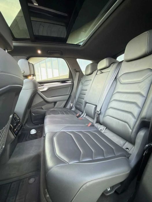 VW Touareg R-LINE 2019