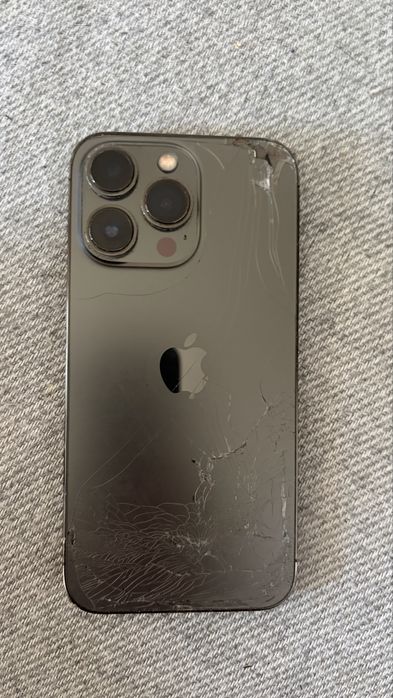Iphone 13 pro + кейс. 83 %