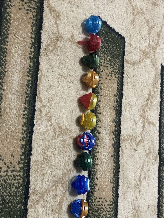 Продам бейблейды и запчясти для них