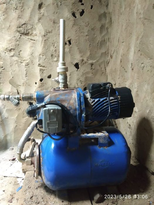 Ұйықтап жатқан адамның жанында мастурбация