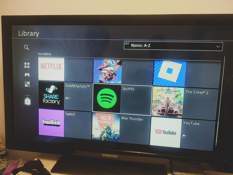 Vând PS4 pro special edition Marvel Spider-Man