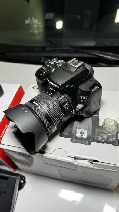 Canon 250D Yangi