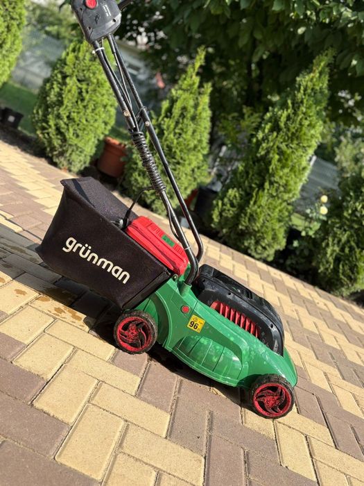 Mașină electrică tuns gazon