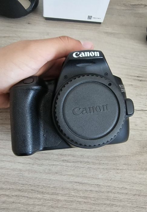 Aparat foto Canon 250d
