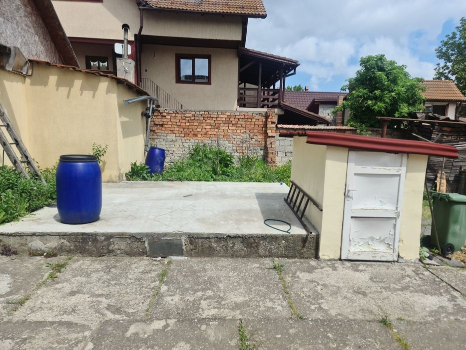 Proprietar vând casă cu teren 900 mp în Râșnov – zonă liniștită – ideal locuință, casă de vacanță sau investiție – 165.000 € negociabil