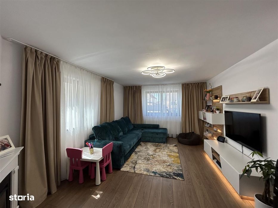 Casa individuala, 4 camere, teren 831 mp, panouri solare