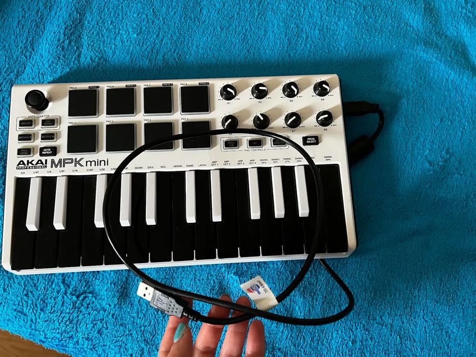 Akai Professional MPK Mini MkII, USB MIDI controller