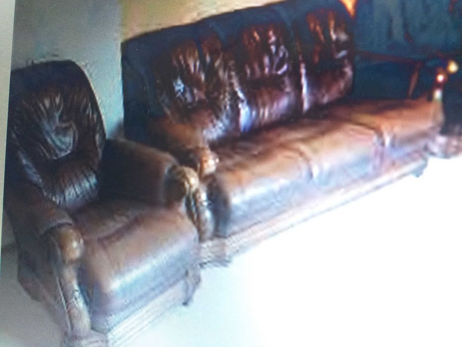 Кожена гарнитура от масивно дърво