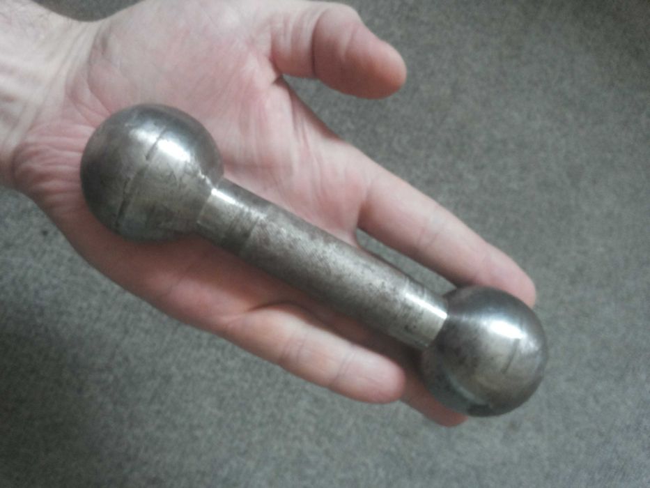 СТАЛЬНЫЕ МОНОЛИТЫ. Гантели 0.5 кг — прецизионная работа.