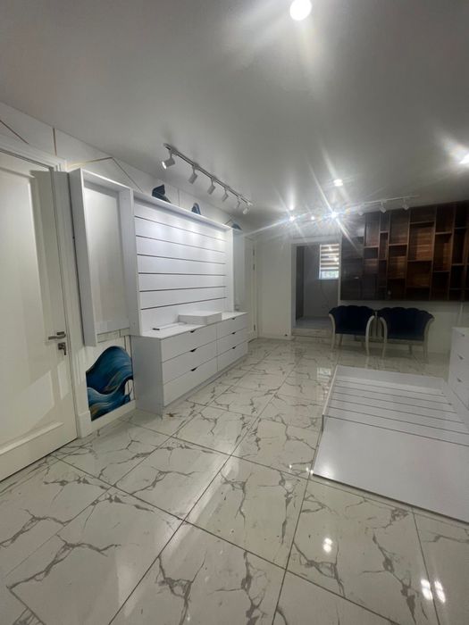 Продаю мебель для магазина нижнего белья (почти новая)