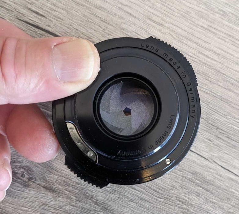 Carl Zeiss ULTRON 50mm F1.8 M42