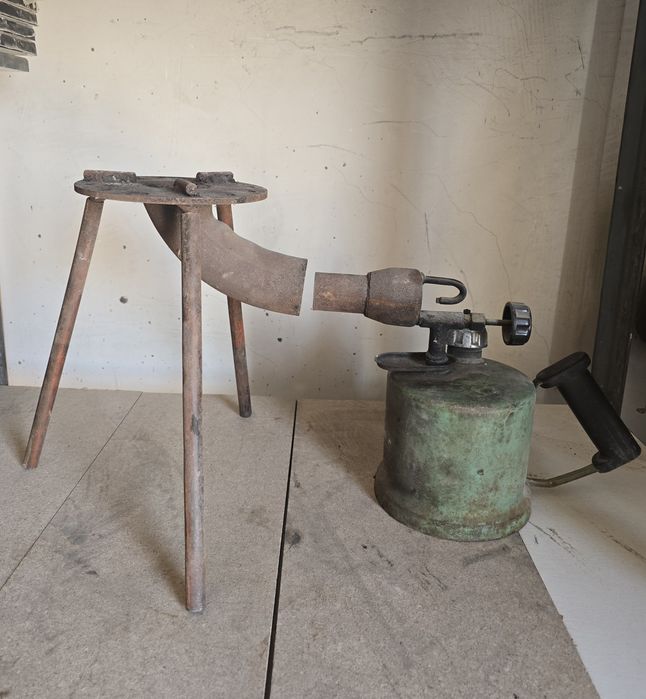 Паяльная лампа с треногой