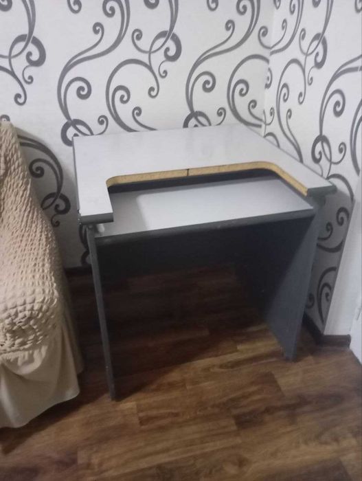 Компьютерный стол. Б/у