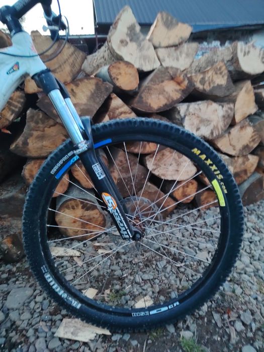 Vând sau schimb cu trotinetă electrica Bicicletă custom făcută pe piese mai multe detalii in privat sau descriere