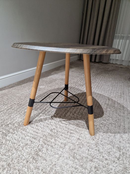 Журнальный столик продам