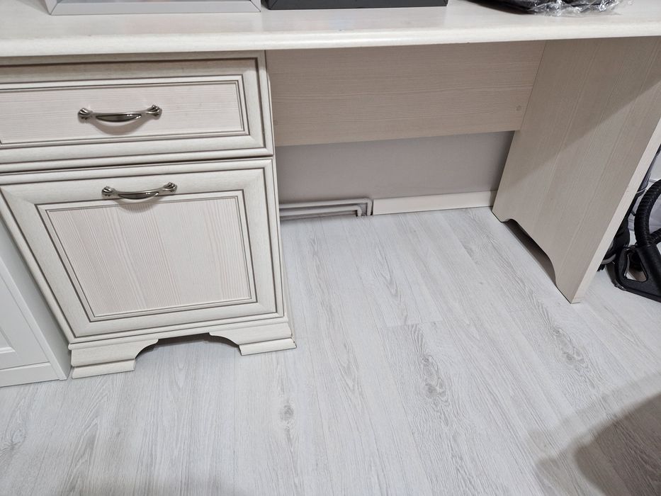 Birou Charme Mobexpert