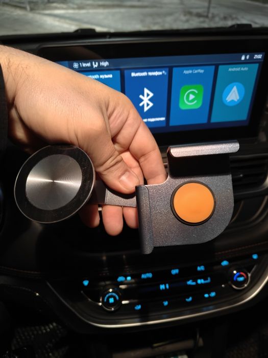 Автомобильный держатель телефона