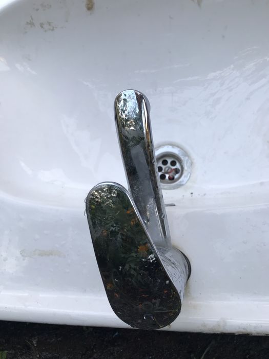 Продам б/у раковину и унитаз