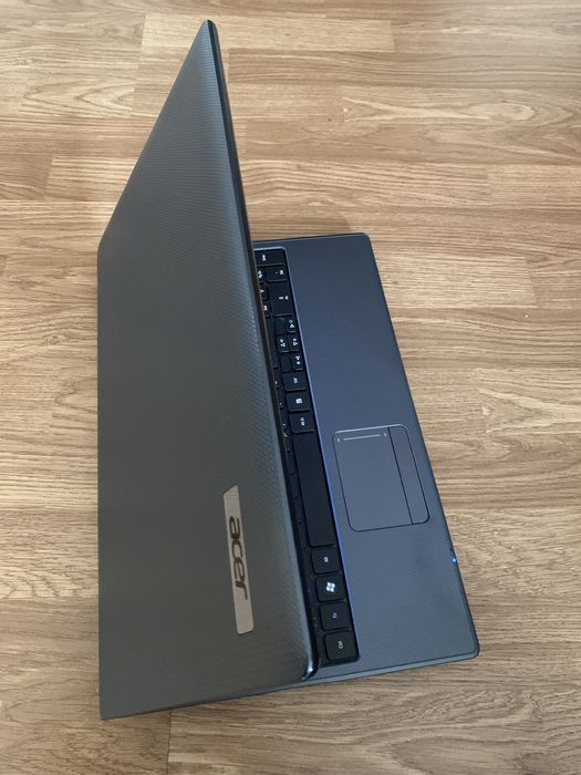 Laptop Acer display 15,6 led,Windows 250gb memorie,5gb ram ddr3,perfect functional vine cu încărcator