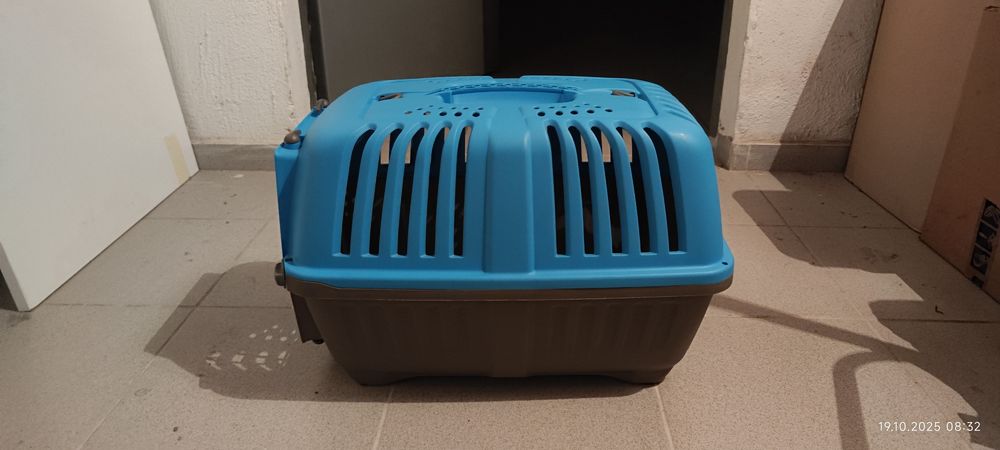 Транспортна клетка с метална вратичка