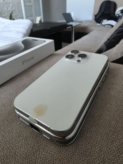 IPhone 15pro 256GB Бял