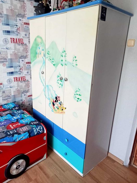 Продам кровать и шкаф детский б\у