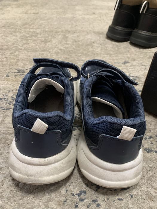 Сапоги зима, кроссовки лето и ботинки весна