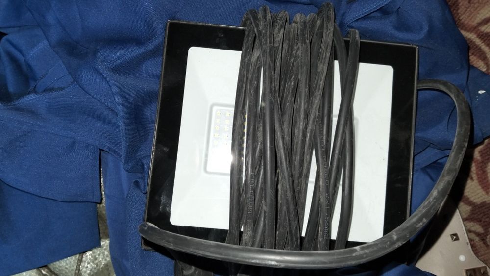 Продам прожекторы уличные и